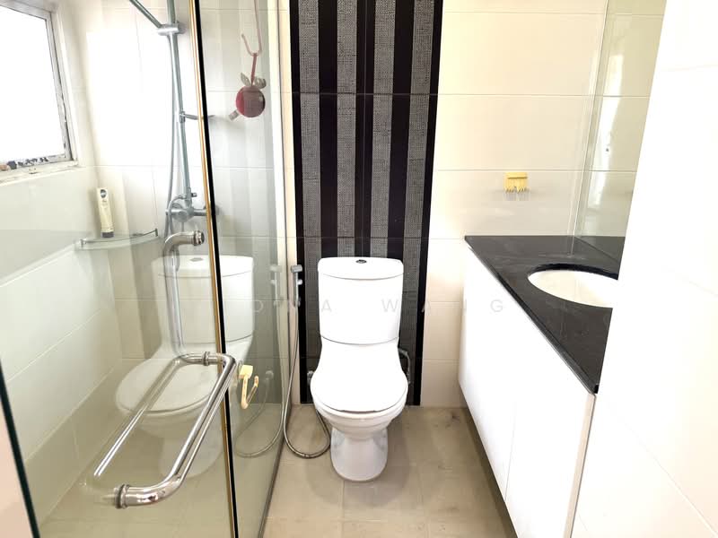 Grande Vista, 22 Cactus Drive, 3 Bedrooms, 2,024 sqft, Condominium For Sale, by Fiona Wang, 500232617 - Bathroom - PropertyGuru.com.sg