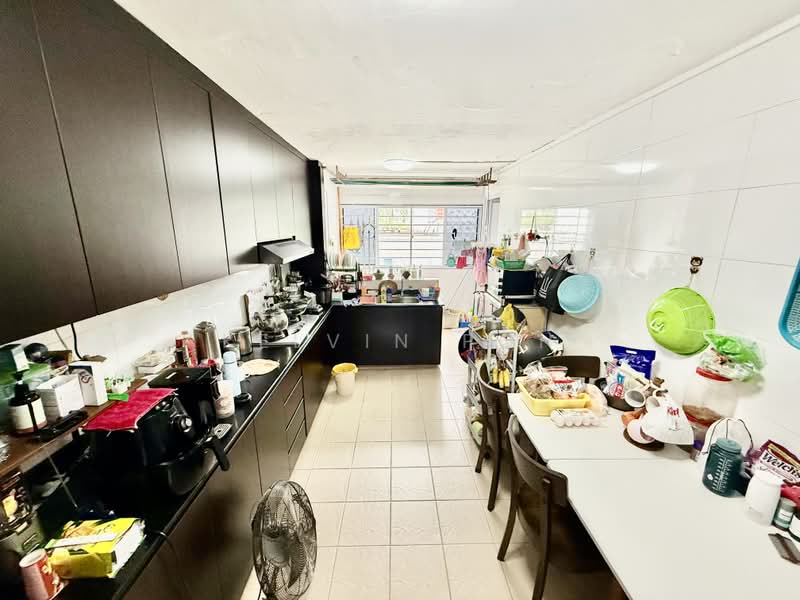 135 Bukit Batok West Avenue 6, 135 Bukit Batok West Avenue 6, 3 Bedrooms, 1,000 sqft, HDB Flat For Sale, by Kelvin Poh, 500232625 - Kitchen - PropertyGuru.com.sg