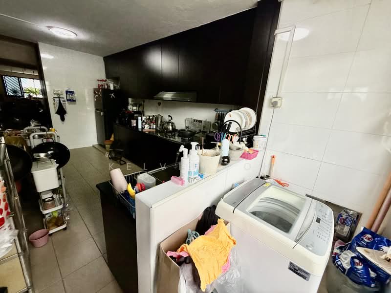 135 Bukit Batok West Avenue 6, 135 Bukit Batok West Avenue 6, 3 Bedrooms, 1,000 sqft, HDB Flat For Sale, by Kelvin Poh, 500232625 - Kitchen - PropertyGuru.com.sg