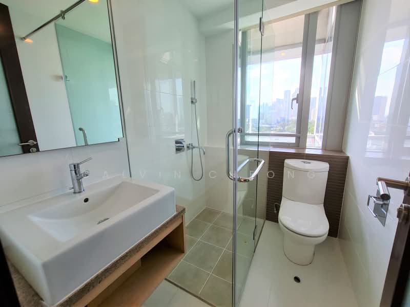 The Cathay Residences, 30 Mount Sophia, 2 Bedrooms, 1,063 sqft, Apartment For Rent, by Calvin Cheong, 500232634 - Common Bath - PropertyGuru.com.sg