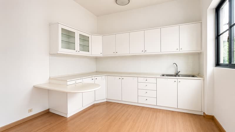 Serangoon Garden Estate Semi-D, Farleigh Ave, Portchester, Tavistock Ave, Berwick, 3 Bedrooms, 3,000 sqft, Semi-Detached House For Rent, by Jeremy Pher, 500232644 - Kitchen - PropertyGuru.com.sg