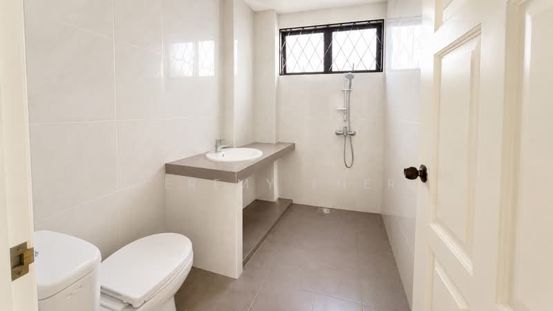 Serangoon Garden Estate Semi-D, Farleigh Ave, Portchester, Tavistock Ave, Berwick, 3 Bedrooms, 3,000 sqft, Semi-Detached House For Rent, by Jeremy Pher, 500232644 - Bathroom - PropertyGuru.com.sg