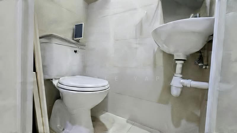 Blossom Residences, 32 Segar Road, 3 Bedrooms, 1,055 sqft, Condominium For Sale, by Maple Yap, 500232645 - Bathroom - PropertyGuru.com.sg