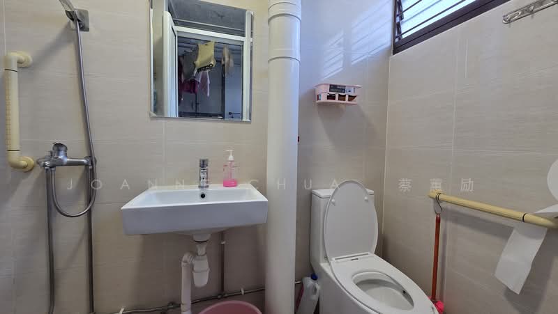 913 Jurong West Street 91, 913 Jurong West Street 91, Room Rental, 180 sqft, HDB Flat For Rent, by Joanne Chua 蔡蕙励, 500232646 - Bathroom - PropertyGuru.com.sg