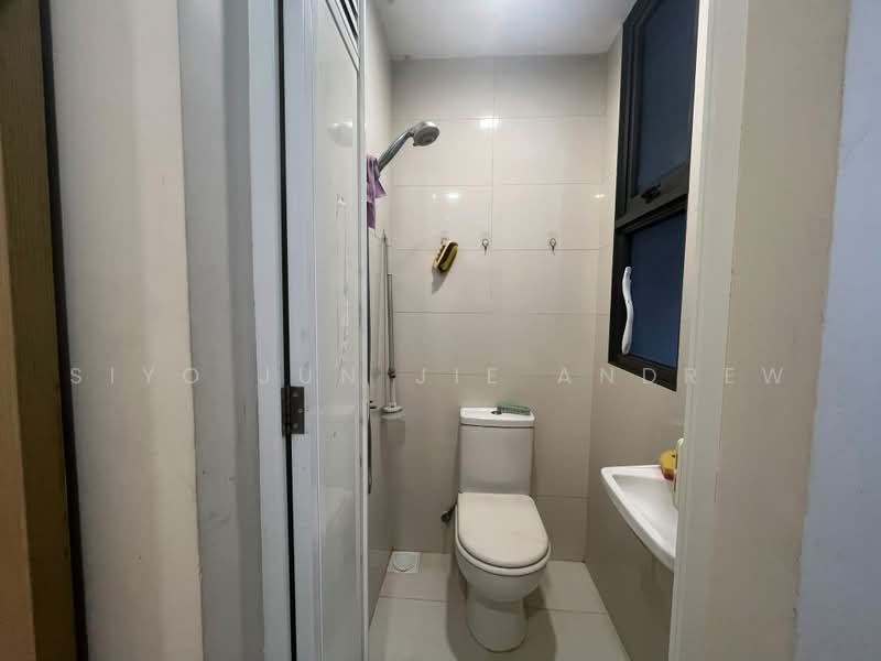 Twin Waterfalls, 102 Punggol Walk, 3 Bedrooms, 1,109 sqft, Condominium For Rent, by Siyo Jun Jie Andrew, 500232647 - Common Bathroom 2 - PropertyGuru.com.sg