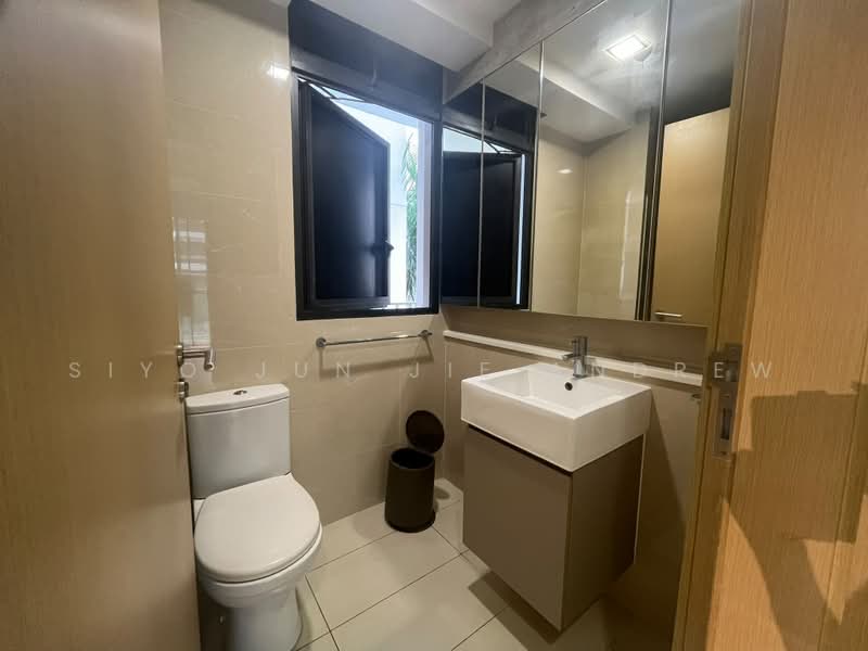 Twin Waterfalls, 102 Punggol Walk, 3 Bedrooms, 1,109 sqft, Condominium For Rent, by Siyo Jun Jie Andrew, 500232647 - Common Bathroom 1 - PropertyGuru.com.sg