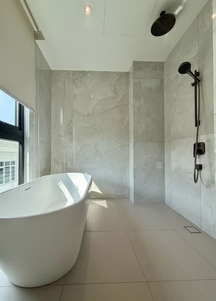 Broadrick Road, Broadrick Road, 6 Bedrooms, 6,338 sqft, Detached House For Rent, by Polly Ning 甯麗雄, 500232650 - Master Bathroom - PropertyGuru.com.sg