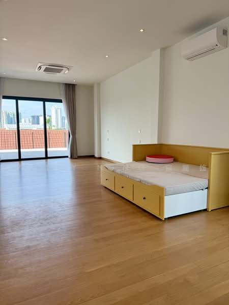 Broadrick Road, Broadrick Road, 6 Bedrooms, 6,338 sqft, Detached House For Rent, by Polly Ning 甯麗雄, 500232650 - Guest room - PropertyGuru.com.sg