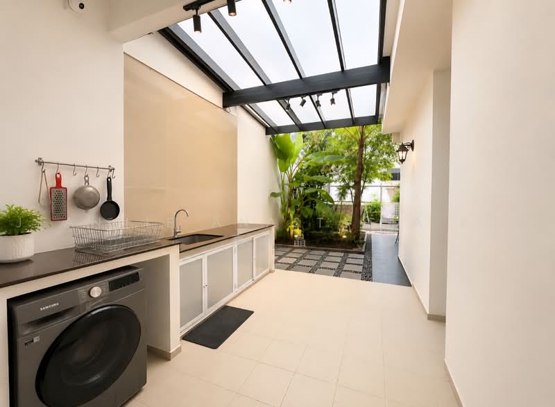 Rare! 999 YEAR INTER-TERRACE @ Holland Grove Road/Holland Village/Buona Vista/ D10, , 4 Bedrooms, 2,740 sqft, Terraced House For Sale, by Jeannie Anastasia Koe 高晶晶, 500232652 - Kitchen - PropertyGuru.com.sg