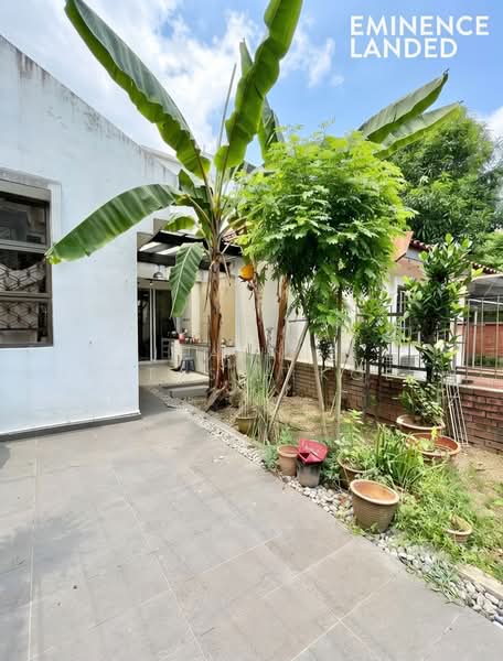 Rare! 999 YEAR INTER-TERRACE @ Holland Grove Road/Holland Village/Buona Vista/ D10, , 4 Bedrooms, 2,740 sqft, Terraced House For Sale, by Jeannie Anastasia Koe 高晶晶, 500232652 - Exterior - PropertyGuru.com.sg