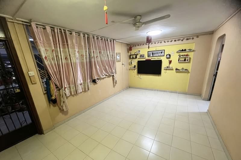 330 Serangoon Avenue 3, 330 Serangoon Avenue 3, 3 Bedrooms, 904 sqft, HDB Flat For Sale, by Carlton Hwee, 500232659 - Living Room - PropertyGuru.com.sg