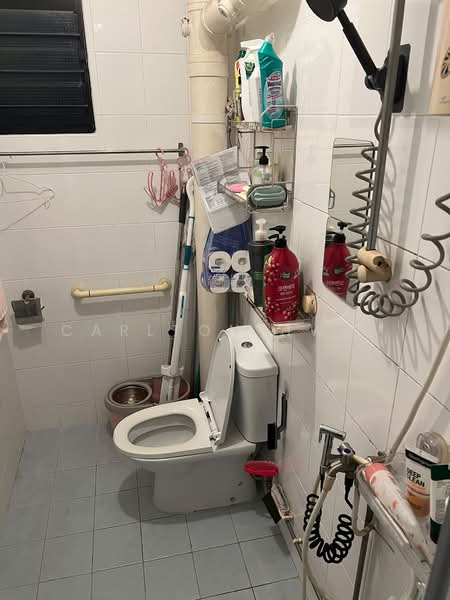 330 Serangoon Avenue 3, 330 Serangoon Avenue 3, 3 Bedrooms, 904 sqft, HDB Flat For Sale, by Carlton Hwee, 500232659 - Bathroom - PropertyGuru.com.sg
