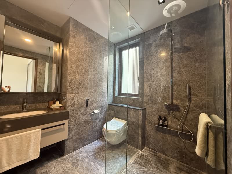 Parksuites, 18 Holland Grove Road, 3 Bedrooms, 1,421 sqft, Condominium For Sale, by Summer Xia, 500232666 - Bathroom - PropertyGuru.com.sg