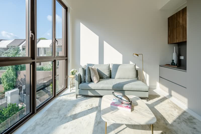 Parksuites, 18 Holland Grove Road, 3 Bedrooms, 1,421 sqft, Condominium For Sale, by Summer Xia, 500232666 - Living Room - PropertyGuru.com.sg