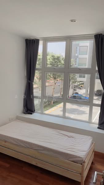 Blu Coral Condo, 127 Lorong L Telok Kurau, 2 Bedrooms, 770 sqft, Condominium For Rent, by Agent Ross MD, 500232668 - Bedroom - PropertyGuru.com.sg