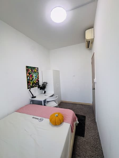 Wing Fong Court, 10 Lorong 14 Geylang, Room Rental, 80 sqft, Condominium For Rent, by Leo, 500232671 - Bedroom - PropertyGuru.com.sg