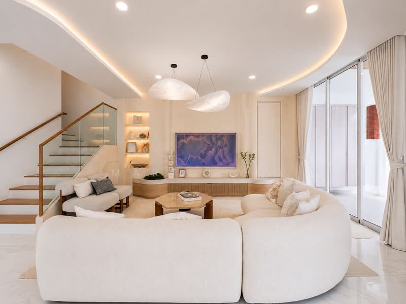 999 Years 4 Storey Semi Detached ALMOST BRAND NEW 2024 $500k Reno 2162 Sqft D19 Serangoon Garden, Hougang / Punggol / Sengkang, 5 Bedrooms, 4,500 sqft, Semi-Detached House For Sale, by Martin Yeo, 500232675 - Living Room - PropertyGuru.com.sg