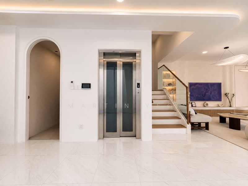 999 Years 4 Storey Semi Detached ALMOST BRAND NEW 2024 $500k Reno 2162 Sqft D19 Serangoon Garden, Hougang / Punggol / Sengkang, 5 Bedrooms, 4,500 sqft, Semi-Detached House For Sale, by Martin Yeo, 500232675 - Living Room - PropertyGuru.com.sg