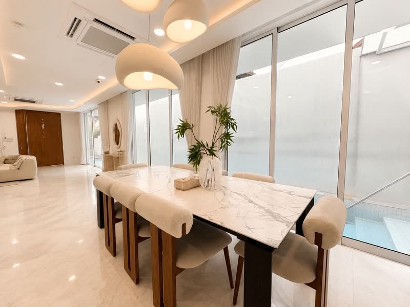 999 Years 4 Storey Semi Detached ALMOST BRAND NEW 2024 $500k Reno 2162 Sqft D19 Serangoon Garden, Hougang / Punggol / Sengkang, 5 Bedrooms, 4,500 sqft, Semi-Detached House For Sale, by Martin Yeo, 500232675 - Dining Room - PropertyGuru.com.sg