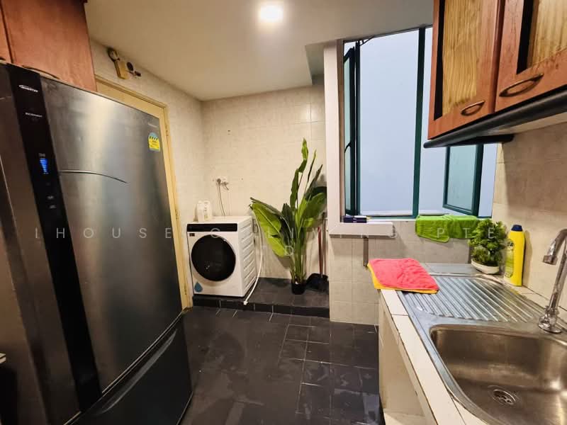 Wing Fong Court, 10 Lorong 14 Geylang, Room Rental, 70 sqft, Condominium For Rent, by Leo, 500232683 - Kitchen - PropertyGuru.com.sg