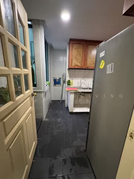 Wing Fong Court, 10 Lorong 14 Geylang, Room Rental, 70 sqft, Condominium For Rent, by Leo, 500232683 - Kitchen - PropertyGuru.com.sg
