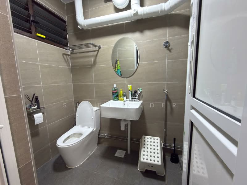 302 Tampines Street 32, 302 Tampines Street 32, 3 Bedrooms, 1,130 sqft, HDB Flat For Sale, by Shafi Kader, 500232685 - Common Bathroom - PropertyGuru.com.sg