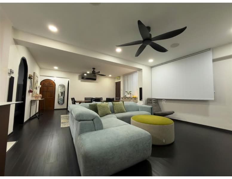302 Tampines Street 32, 302 Tampines Street 32, 3 Bedrooms, 1,130 sqft, HDB Flat For Sale, by Shafi Kader, 500232685 - Living Room - PropertyGuru.com.sg