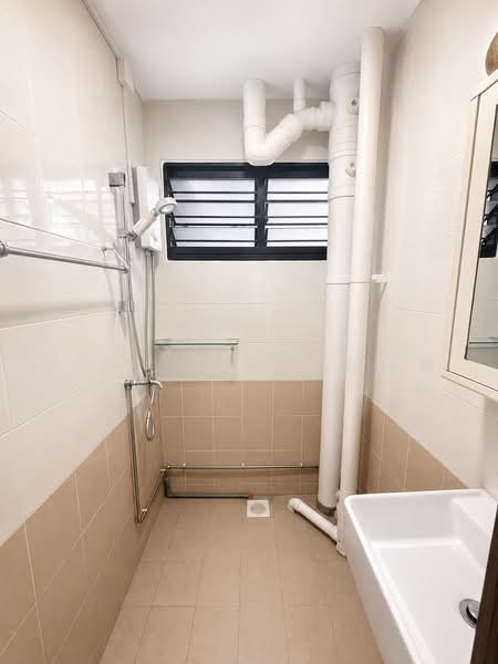 316 Hougang Avenue 7, 316 Hougang Avenue 7, 2 Bedrooms, 711 sqft, HDB Flat For Rent, by Zion Zhao 赵峻慷, 500232690 - Bathroom - PropertyGuru.com.sg
