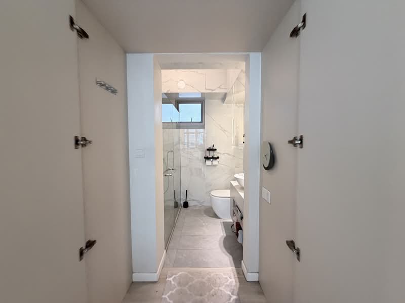 377B Hougang Street 32, 377B Hougang Street 32, 3 Bedrooms, 1,012 sqft, HDB Flat For Sale, by Tay Yiqi, 500232697 - Bathroom - PropertyGuru.com.sg