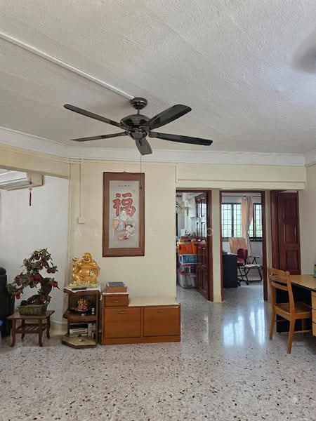 232 Yishun Street 21, 232 Yishun Street 21, 3 Bedrooms, 1,302 sqft, HDB Flat For Sale, by Alice Mok, 500232701 - Living Room - PropertyGuru.com.sg