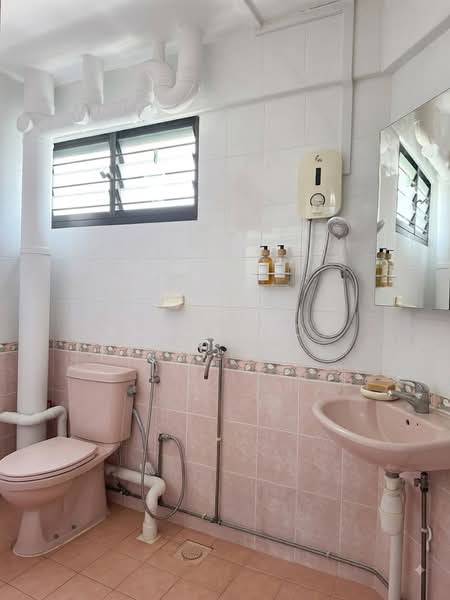 232 Yishun Street 21, 232 Yishun Street 21, 3 Bedrooms, 1,302 sqft, HDB Flat For Sale, by Alice Mok, 500232701 - Bathroom - PropertyGuru.com.sg