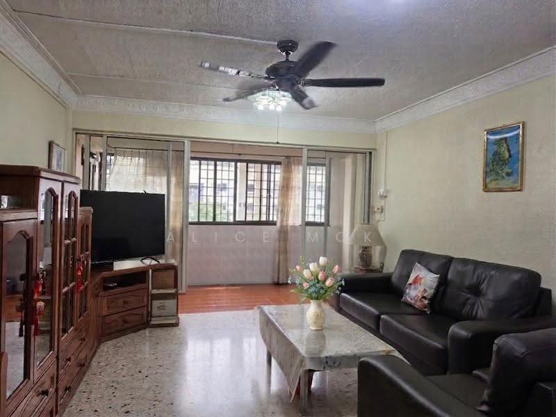 232 Yishun Street 21, 232 Yishun Street 21, Sembawang / Yishun, 3 Bedrooms, 1,302 sqft, HDB Flat For Sale, by Alice Mok, 500232701 - Living Room - PropertyGuru.com.sg