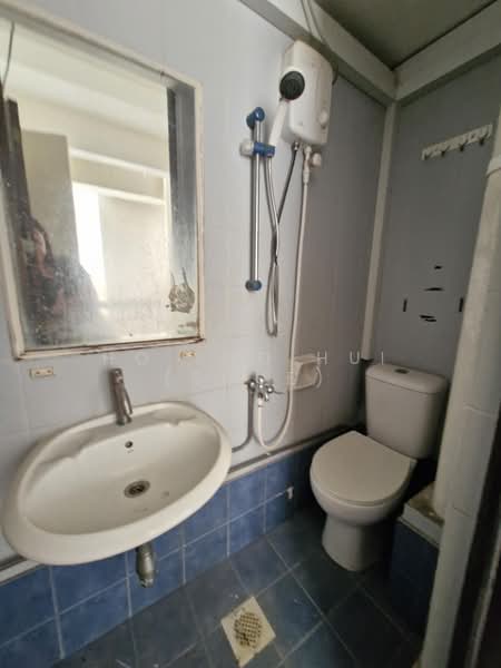 The Tanamera, 1 Tanah Merah Kechil Road, 3 Bedrooms, 1,324 sqft, Condominium For Rent, by Ho Soo Hui (Shue), 500232702 - Bathroom - PropertyGuru.com.sg