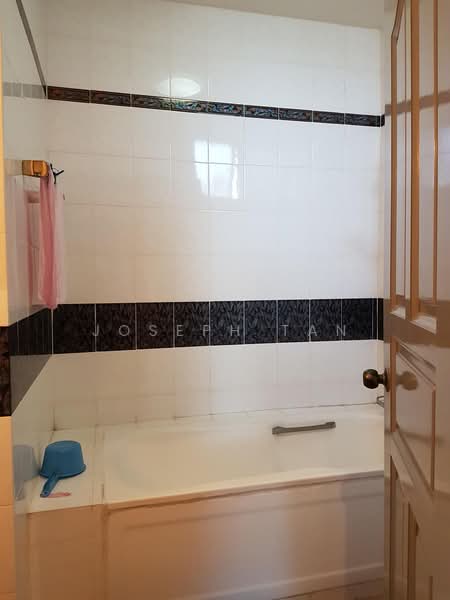 The Summit, 451 Upper East Coast Road, Room Rental, 230 sqft, Condominium For Rent, by Joseph Tan, 500232711 - Bathroom - PropertyGuru.com.sg