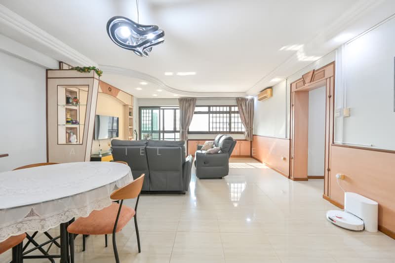 284 Toh Guan Road, 284 Toh Guan Road, 3 Bedrooms, 1,313 sqft, HDB Flat For Sale, by Adriel Li Yewen, 500232716 - Living Room - PropertyGuru.com.sg