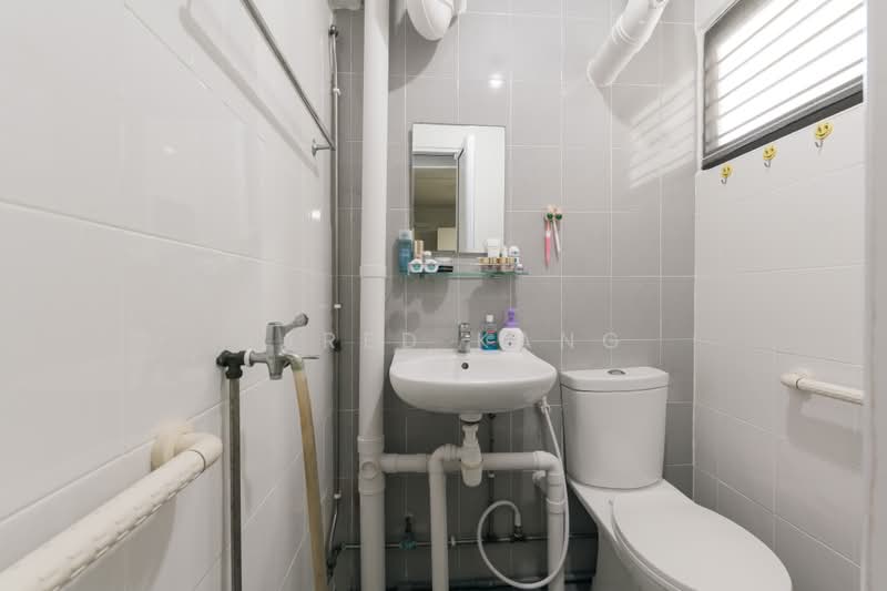 616 Bedok Reservoir Road, 616 Bedok Reservoir Road, 2 Bedrooms, 732 sqft, HDB Flat For Sale, by Jared Kang, 500232758 - Bathroom - PropertyGuru.com.sg