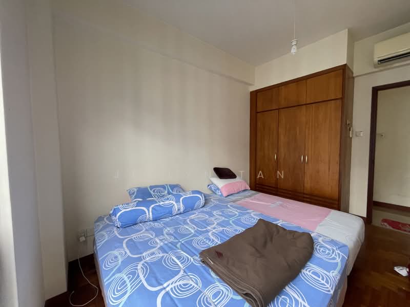 East Meadows, 34 Tanah Merah Kechil Road, 3 Bedrooms, 1,356 sqft, Condominium For Sale, by Jeslyn Tan, 500232759 - Bedroom - PropertyGuru.com.sg