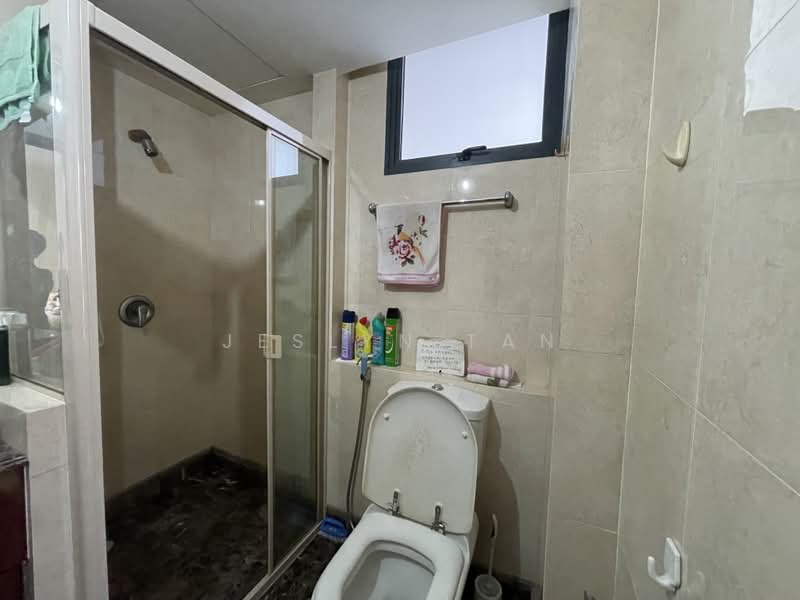 East Meadows, 34 Tanah Merah Kechil Road, 3 Bedrooms, 1,356 sqft, Condominium For Sale, by Jeslyn Tan, 500232759 - Bathroom - PropertyGuru.com.sg