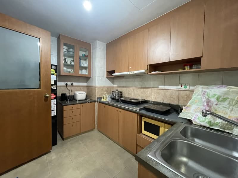 East Meadows, 34 Tanah Merah Kechil Road, 3 Bedrooms, 1,356 sqft, Condominium For Sale, by Jeslyn Tan, 500232759 - Kitchen - PropertyGuru.com.sg