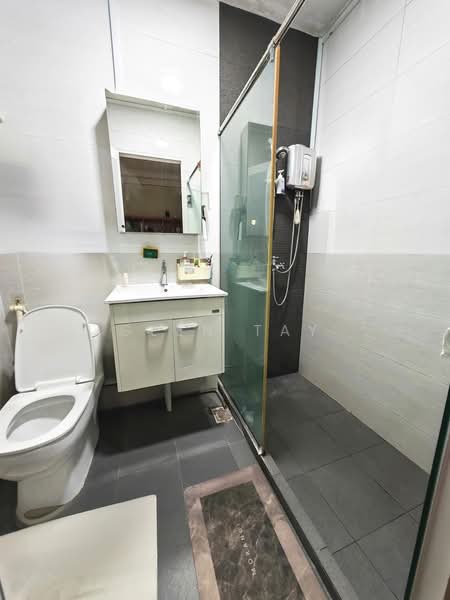 212 Choa Chu Kang Central, 212 Choa Chu Kang Central, 4 Bedrooms, 1,313 sqft, HDB Flat For Sale, by Glen Tay, 500232767 - Bathroom - PropertyGuru.com.sg