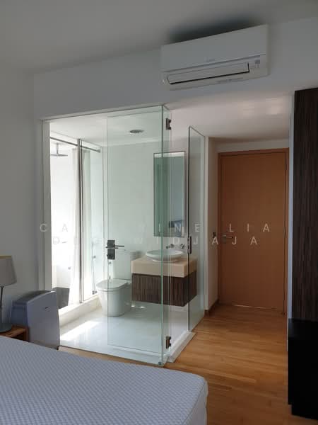 The Clift, 21 McCallum Street, 2 Bedrooms, 775 sqft, Apartment For Rent, by Catherine Lia Degawidjaja, 500232782 - Bathroom - PropertyGuru.com.sg
