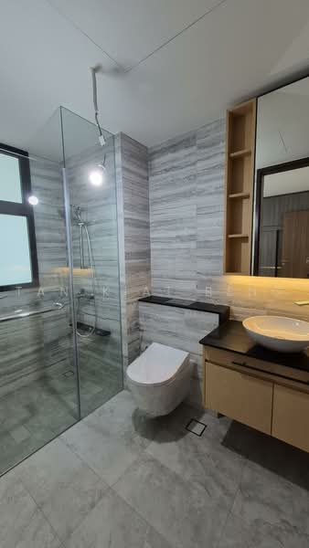 Belgravia Ace, 100 Belgravia Drive, 5 Bedrooms, 4,058 sqft, Semi-Detached House For Sale, by Tan Kiat Beng, 500232786 - Bathroom - PropertyGuru.com.sg