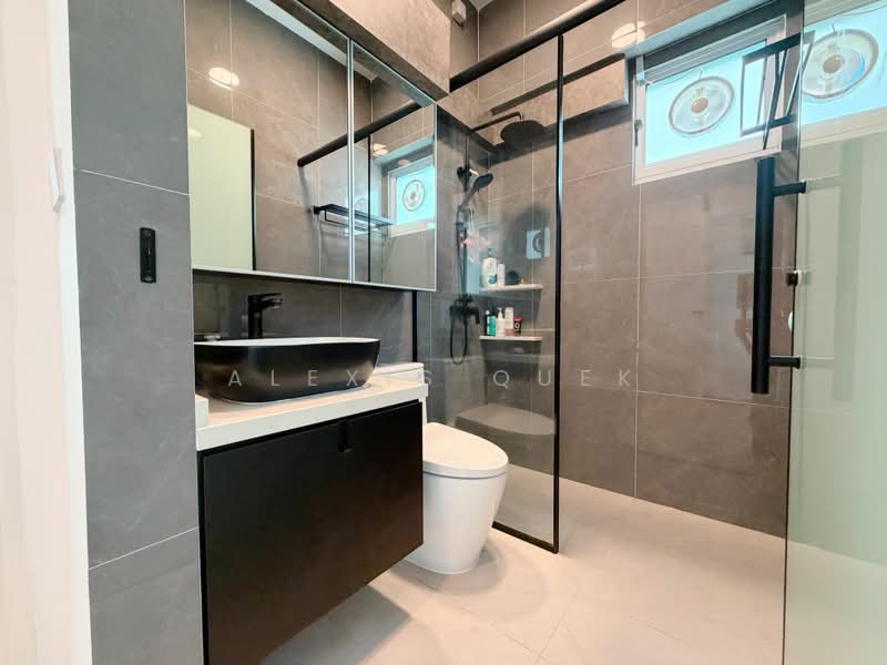 282A Sengkang East Avenue, 282A Sengkang East Avenue, 3 Bedrooms, 990 sqft, HDB Flat For Sale, by Alexis Quek, 500232793 - Bathroom - PropertyGuru.com.sg