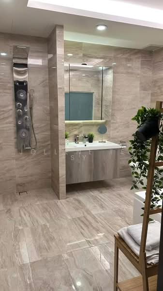 Jalan Chempaka Kuning, Jalan Chempaka Kuning, 7 Bedrooms, 3,388 sqft, Terraced House For Sale, by Jollene Teo SY, 500232795 - Master Bathroom - PropertyGuru.com.sg