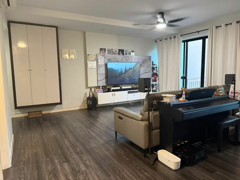 Pinevale, 2 Tampines Street 73, 3 Bedrooms, 1,581 sqft, Condominium For Sale, by Agnes Chan, 500232803 - Living Room - PropertyGuru.com.sg