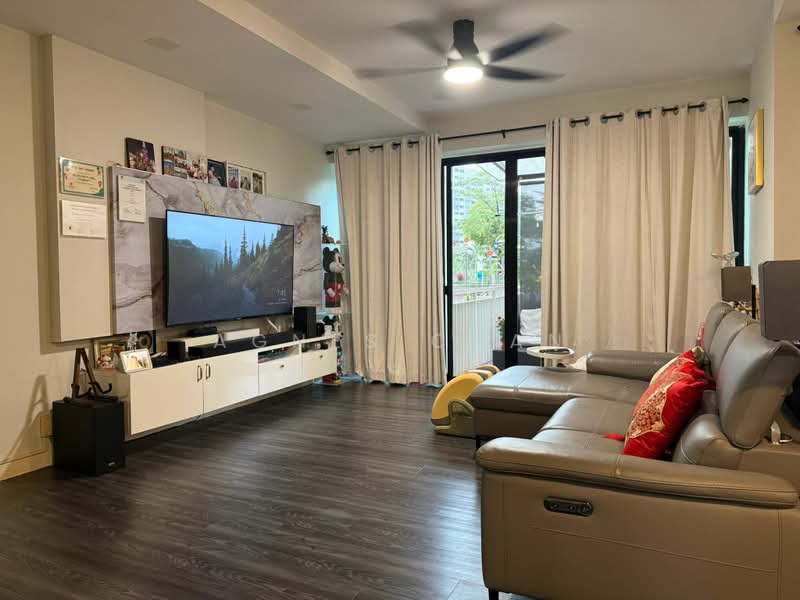 Pinevale, 2 Tampines Street 73, 3 Bedrooms, 1,581 sqft, Condominium For Sale, by Agnes Chan, 500232803 - Living Room - PropertyGuru.com.sg