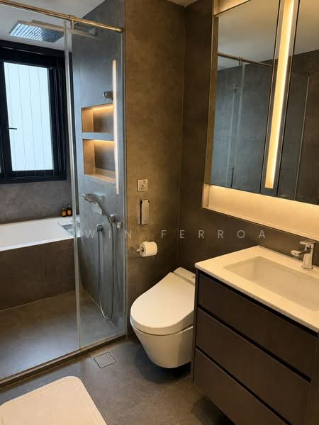 Waterbank at Dakota, 80 Dakota Crescent, 4 Bedrooms, 1,572 sqft, Condominium For Sale, by Edwin Ferroa, 500232816 - Bathroom - PropertyGuru.com.sg