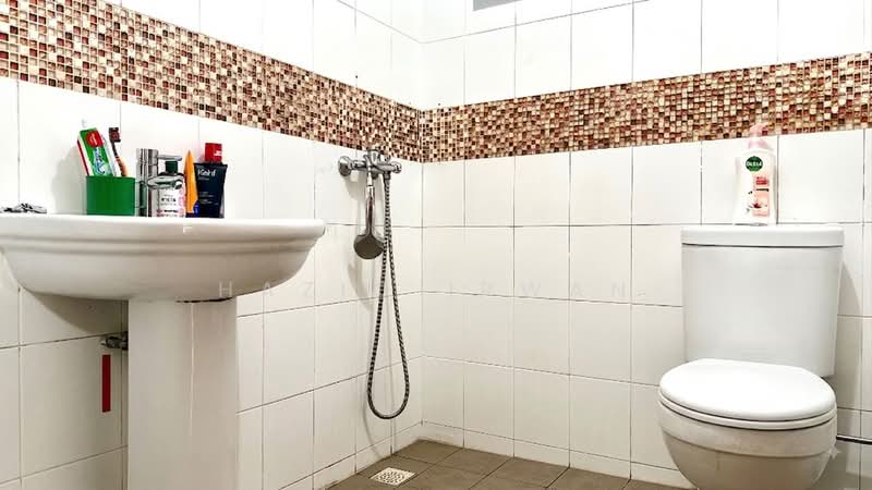 430C Fernvale Link, 430C Fernvale Link, 2 Bedrooms, 721 sqft, HDB Flat For Sale, by Haziq Irwan, 500232829 - Bathroom - PropertyGuru.com.sg