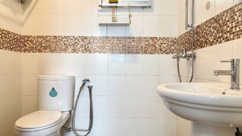 430C Fernvale Link, 430C Fernvale Link, 2 Bedrooms, 721 sqft, HDB Flat For Sale, by Haziq Irwan, 500232829 - Bathroom - PropertyGuru.com.sg