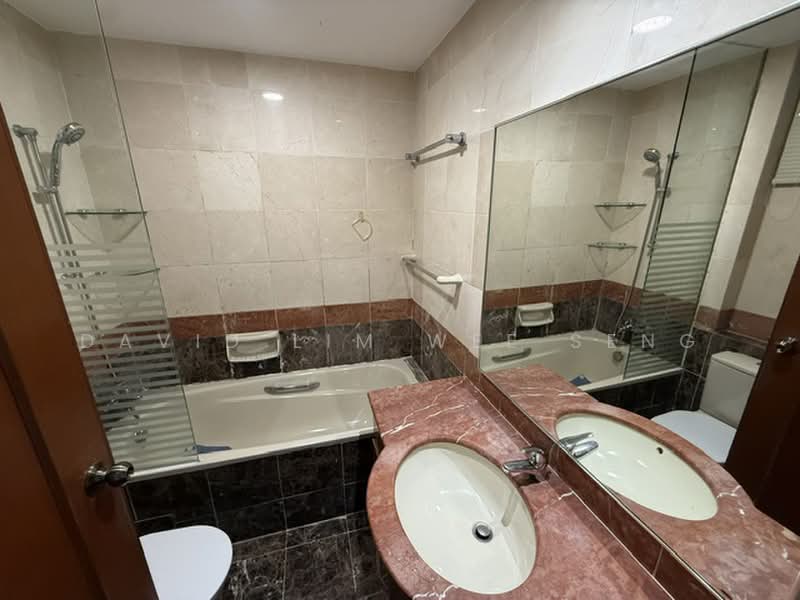 Montrosa, 132 Hillview Avenue, 3 Bedrooms, 1,194 sqft, Condominium For Rent, by David Lim Wee Seng, 500232835 - Bathroom - PropertyGuru.com.sg